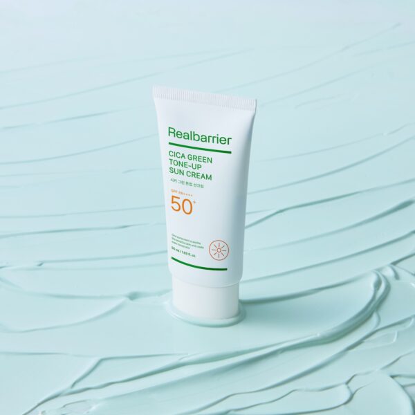 Crema cu protectie solara pentru piele sensibila SPF50+ PA++++ Real Barrier Cica Green Tone-up 50ml