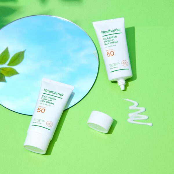 Crema cu protectie solara pentru piele sensibila SPF50+ PA++++ Real Barrier Cica Green Tone-up 50ml