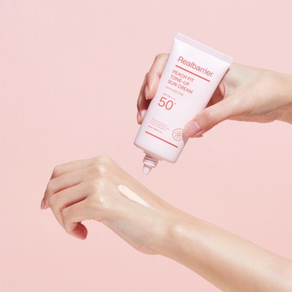 Crema cu protectie solara nuanta Peach Glow SPF50+ PA++++ Real Barrier Peach Fit Tone-up 50ml