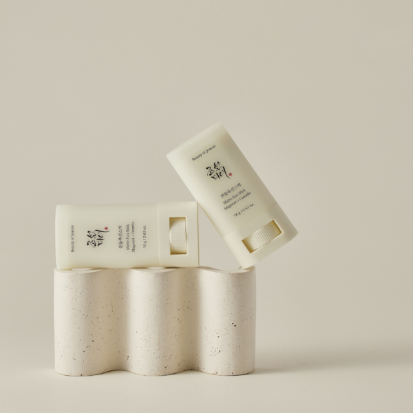 Stick mat pentru fata cu protectie solara SPF50+ Beauty Of Joseon Mugwort + Camelia 18g